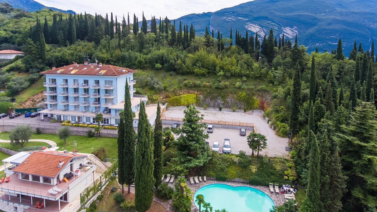 Residence Marina Riva del Garda Luaran gambar