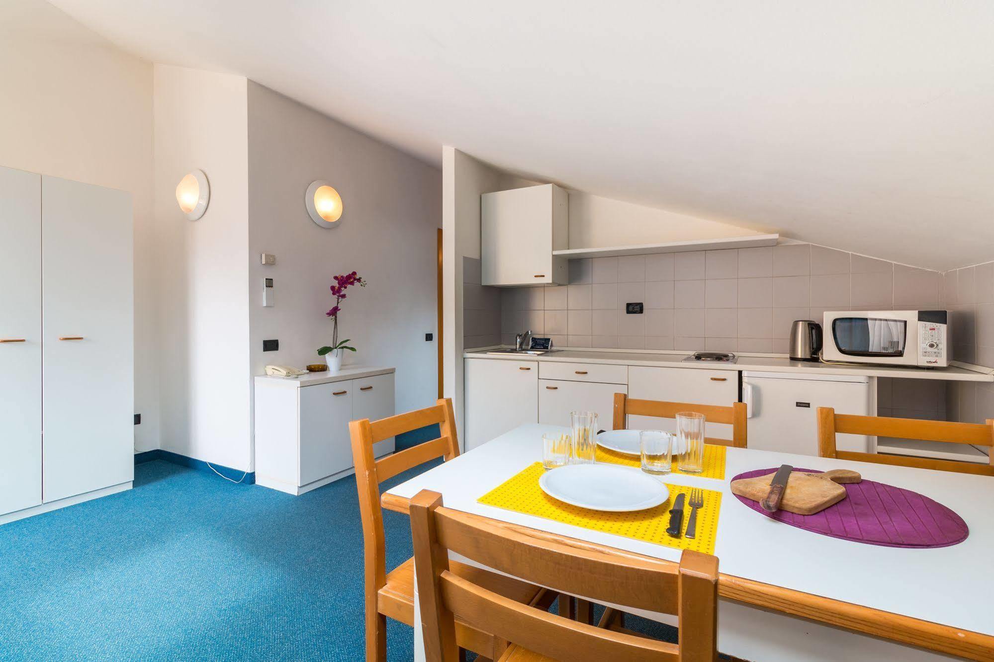 Residence Marina Riva del Garda Luaran gambar