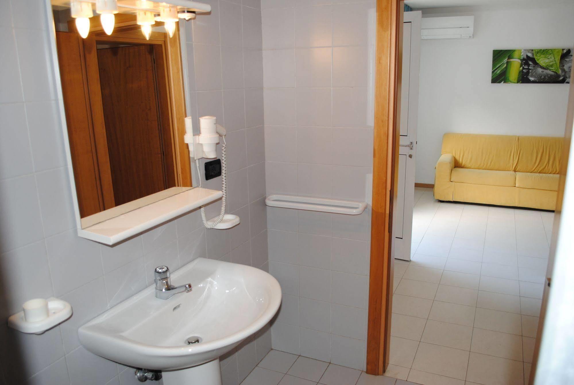 Residence Marina Riva del Garda Luaran gambar